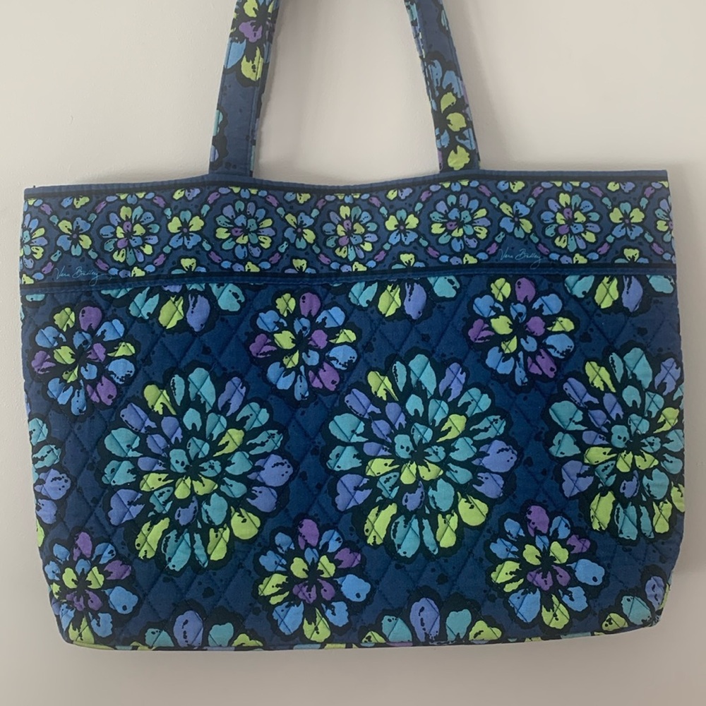 Very Bradley blue floral print quilted large shoulder tote bag